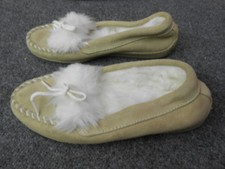 NEW WOMENS MINNETONKA MOCCASIN SUEDE SLIPPERS  SZ 6