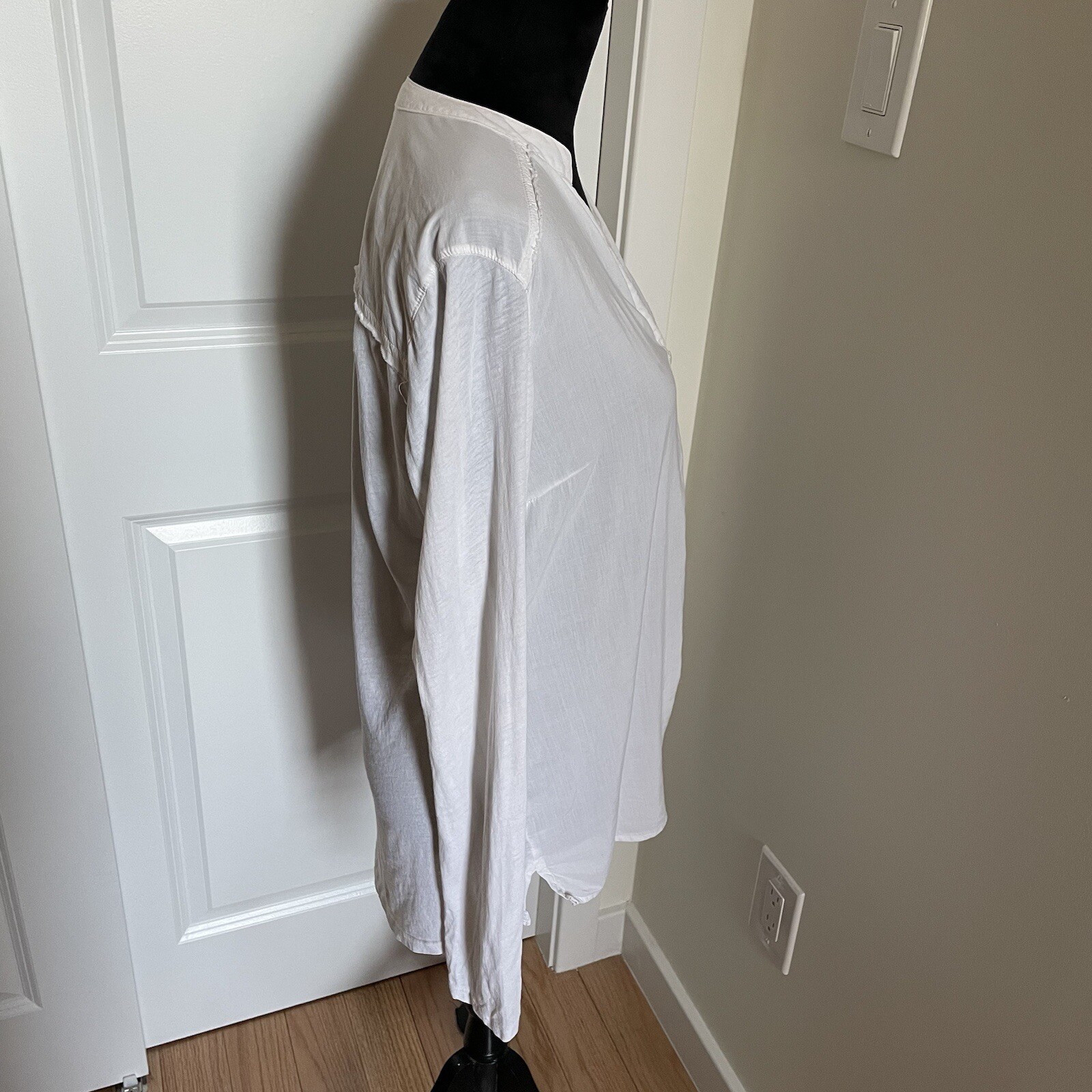 Splendid White Button Down V-Neck Long Sleeve Cot… - image 5