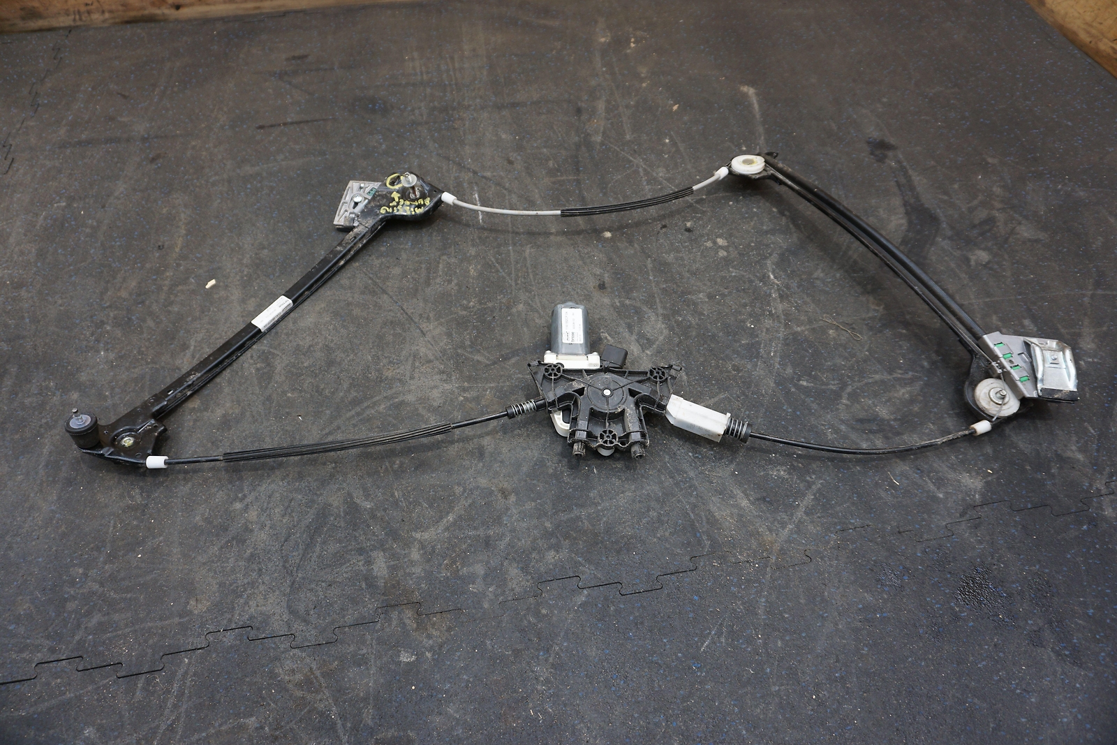 Right Passenger Door Window Regulator Motor 11A1562CP McLaren 650s Spider 2016