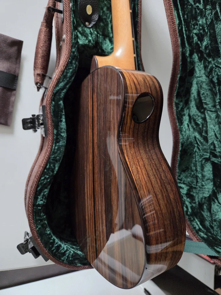Oli Concert L2-CSR Ukulele Professional Quality, Solid Spruce/Rosewood With HSC - Image 4 of 4