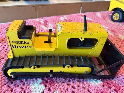 MIGHTY TONKA DOZER FOR PARTS OR RESTORATION