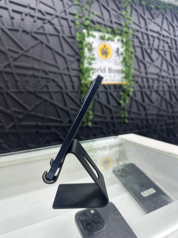 iPhone 15 pro 256 GB - titanium blue - unlocked -  Good condition - Physical SIM - Image 3 of 4