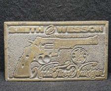 XB13140 VINTAGE 1970s  SMITH  WESSON  WORLD'S FINEST HANDGUN MENS BELT BUCKLE