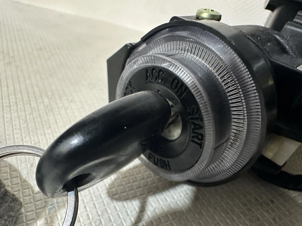 2011-2014 Hyundai Sonata Ignition Switch With Key And Door Lock OEM - Image 3 of 4