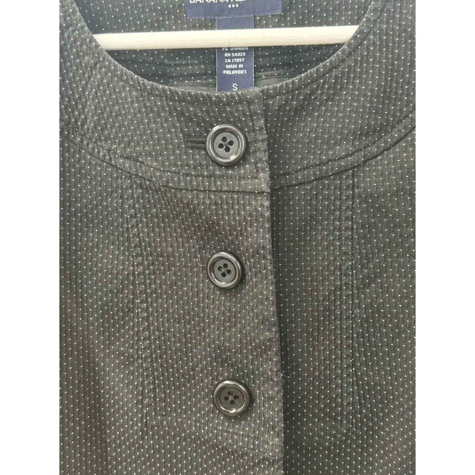 Chaqueta Banana Republic Negra Lunares Mezcla Algodón Recortada Botón Frontal Foto 3 de 4