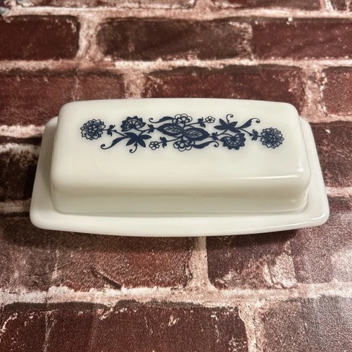 VINTAGE PYREX CORELLE OLD TOWN BLUE ONION COVERED BUTTER DISH  #72-B