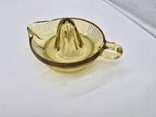 Vintage Clear YellowGlass Reamer Juicer w/ Handle  and Spout Excellent Condition