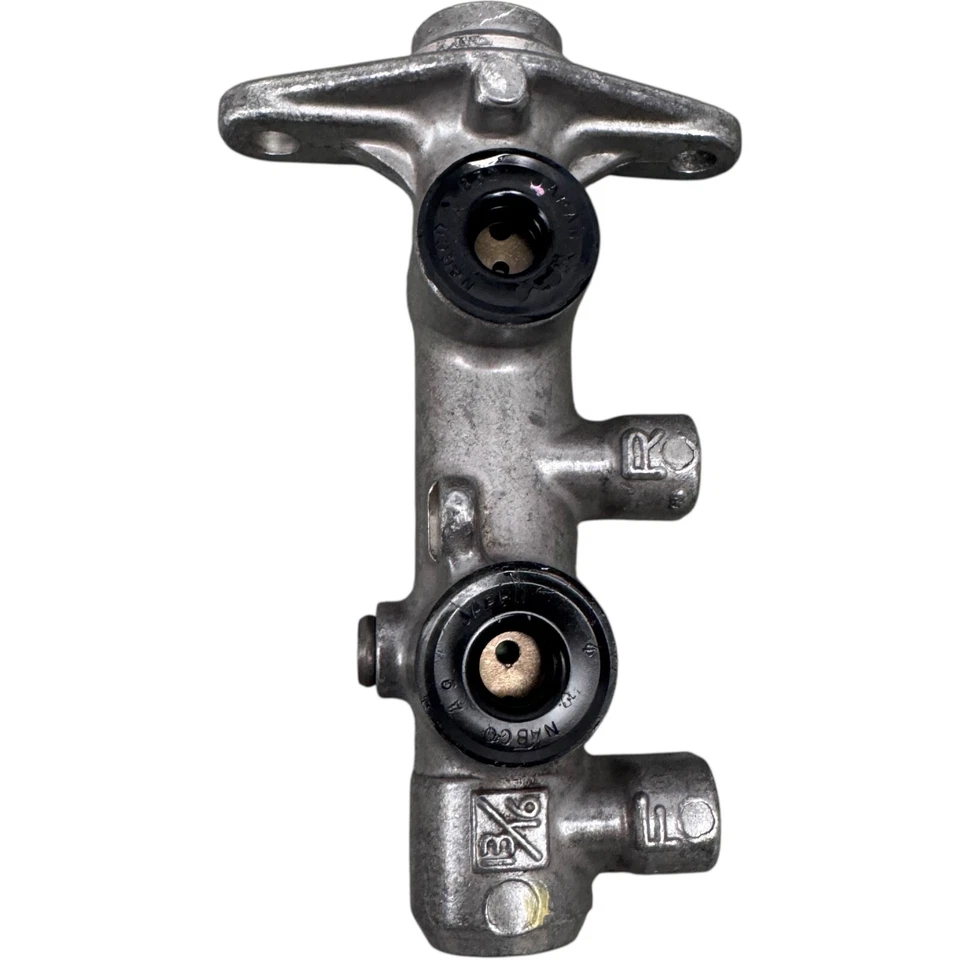 REMAN CARQUEST 11-1981 Master Cyl; p. ej. 5851021303 PARA 82-90 Mirage/Excel/Vista/ Foto 2 de 4