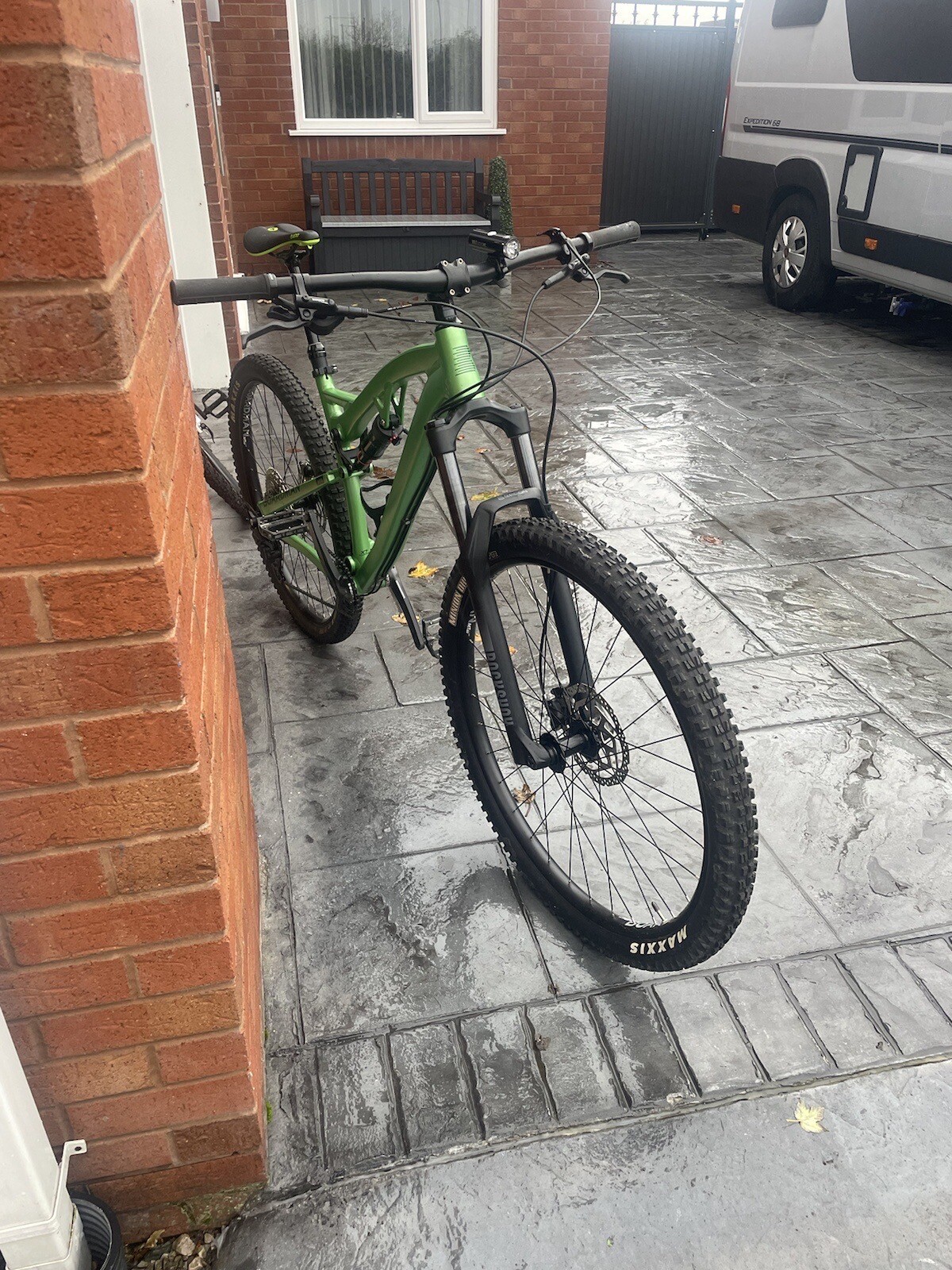 boardman mtr 8.8 full suspension mountain bike