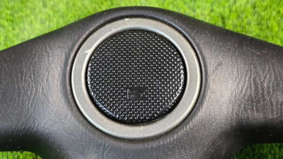 Volante Toyota Corolla AE100 AE101 AE111 93-99 GT rojo cosido OEM JDM uso Foto 3 de 4