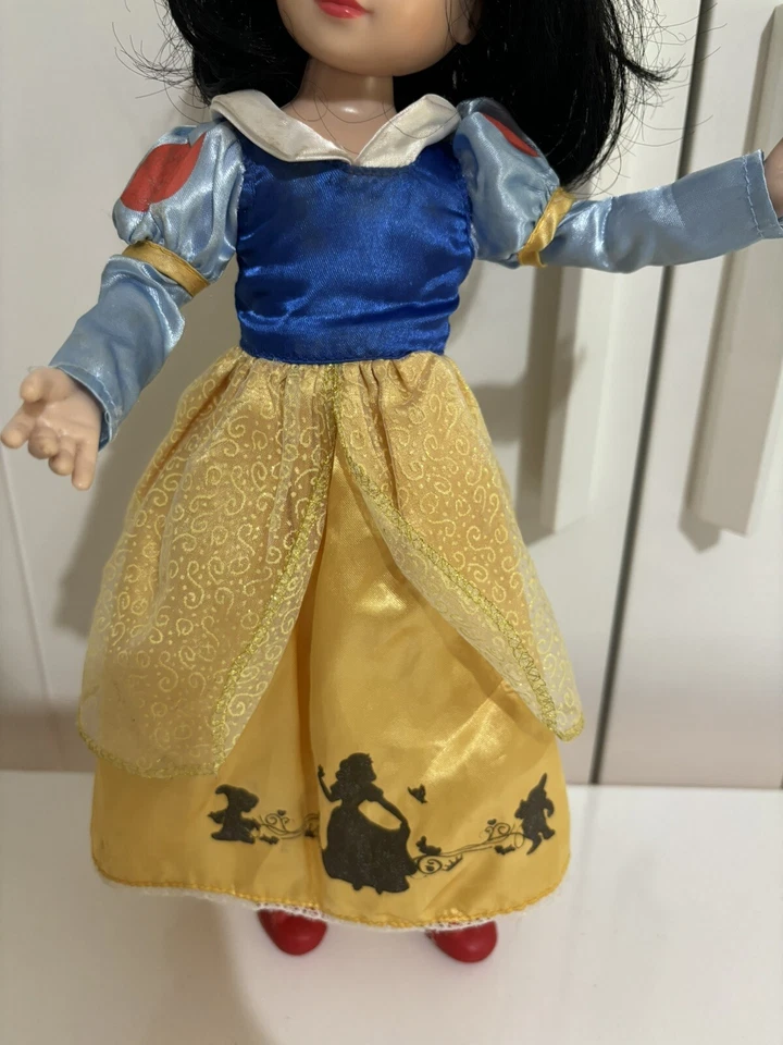 DISNEY BIANCANEVE SNOW WHITE ZAPF CREATION BAMBOLA SNODATA POSABLE DOLL - Imagen 3 de 4