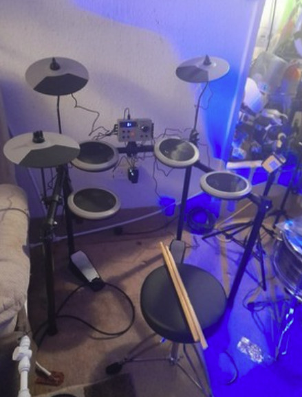 Donner DED-70 Electric Drum Set With Headphones Throne Cubase & Melodics Lessons