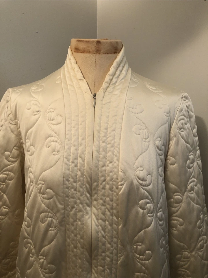 Abrigo largo vintage Vanity Fair marfil acolchado satinado caftán 8 bolsillos 1/2 cremallera Foto 2 de 4