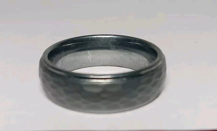 Anillo de alianza de boda para hombre de carburo de tungsteno martillado de 8 mm talla 9,5 Foto 3 de 4