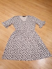 PRETTY LITTLE THING BLACK & WHITE FLORAL PRINT. SIZE 10 WARM WINTER JERSEY DRESS