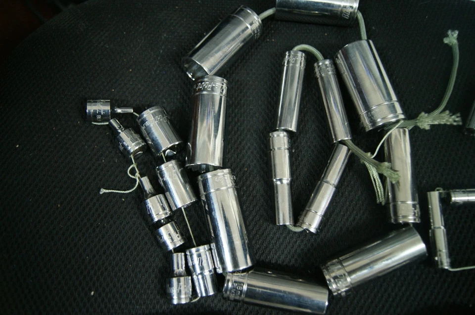 BLUE POINT 44 PIECES  SOCKETS METRIC AND DOMESTIC 3/8" DRIVE AND 1/4" DRIVE  - Image 3 of 4