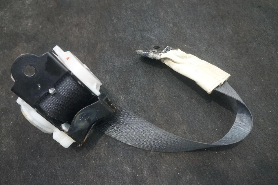 Cinturón de seguridad trasero retractor carbón cálido HY53-611B74 OEM Aston Martin DB11 2020 Foto 2 de 3