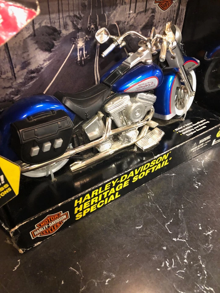 Luces y sonidos de motocicleta Buddy L Harley Davidson 1996 Softail #5740 azul Foto 4 de 4