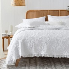 White Ruffled Quilt Queen 90 x96 3 Piece Lightweight Reversible HORIMOTE HOME
