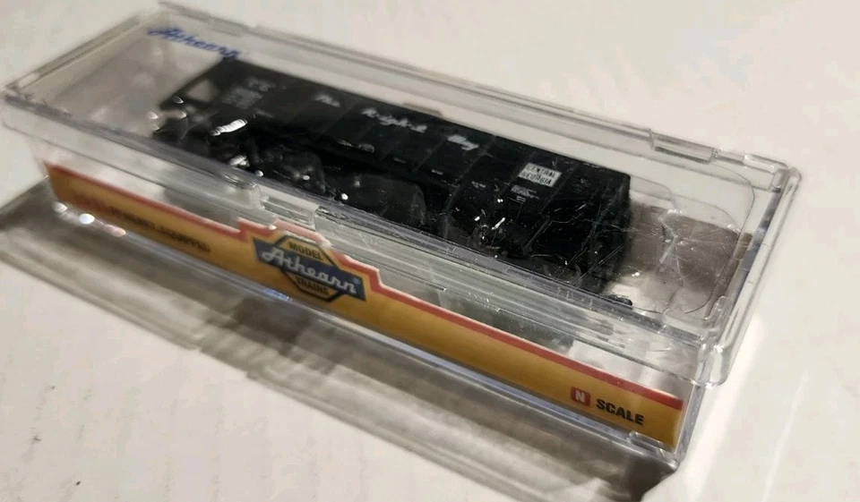 Athearn N Scale 3 Bay Hopper Central of Georgia #22304 - Image 3 of 3