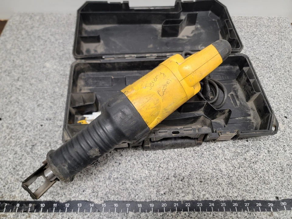 "Sierra recíproca de carrera DeWalt DW311 velocidad variable con cable de 1-1/8""" Foto 4 de 4