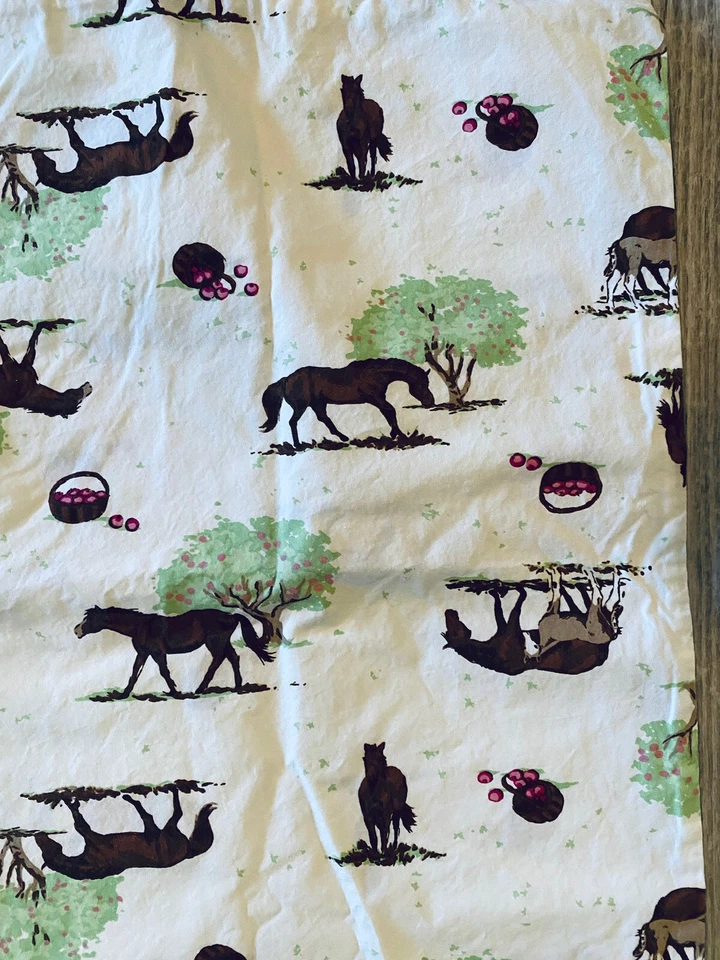 Juego de 2 fundas de almohada estándar Lands’ End con estampado de huerto de caballos 100 % algodón Foto 2 de 4