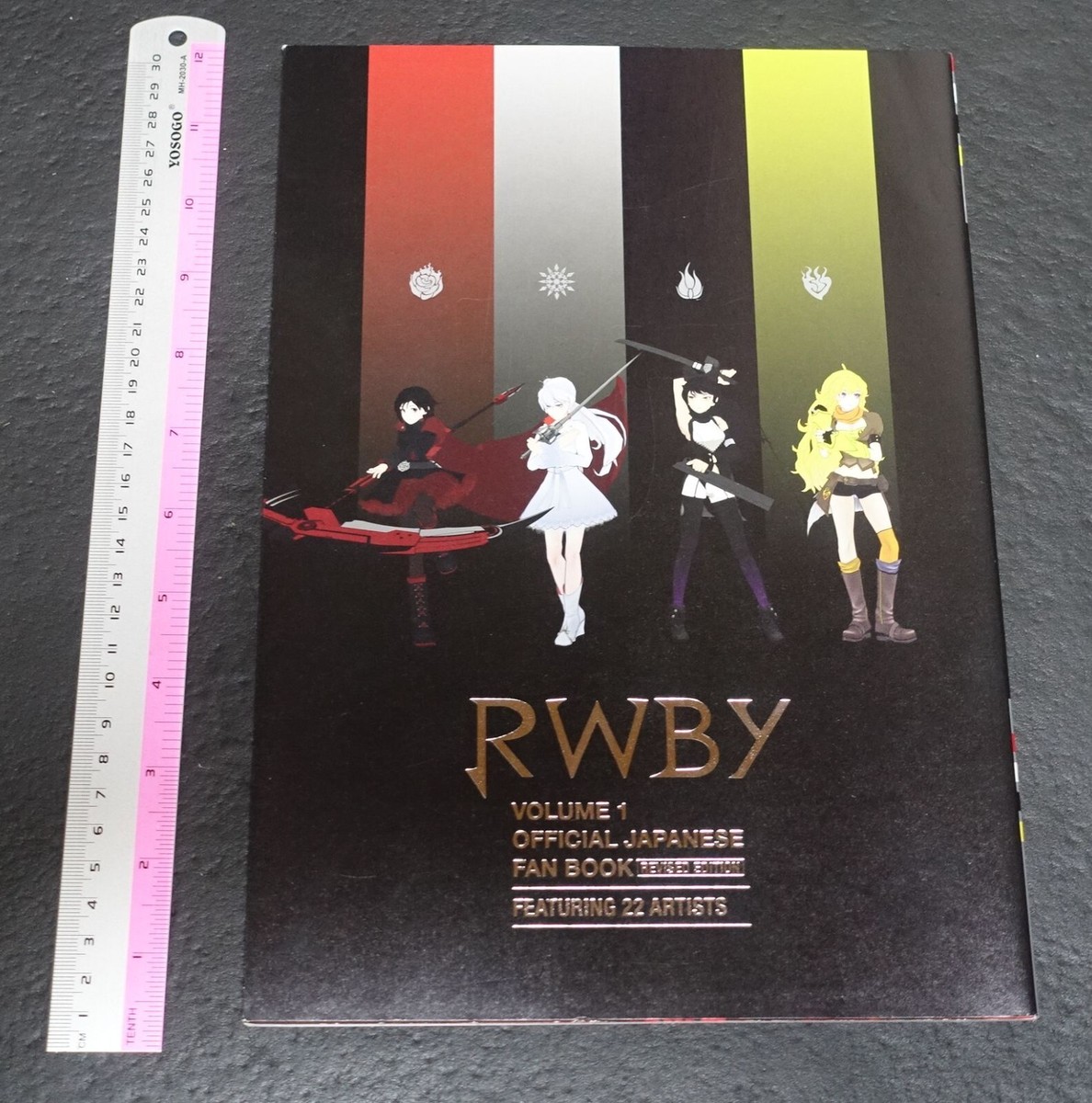 RWBY VOLUME1 OFFICIAL JAPANESE FAN BOOK FEATURING 22 ARTISTS