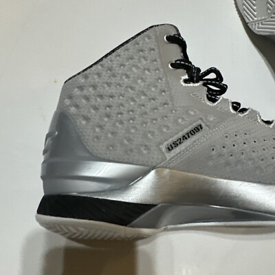 Under Armour Curry 1 RFLCT “The Inventor” Size 7Y Basketball Under Armour Curry 1 RFLCT “The Inventor” Size 7Y Basketball