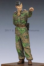 ALPINE MINIATURES 1:35 SET 35233 WWII GERMAN WSS PANZER OFFICER AT KURSK 2
