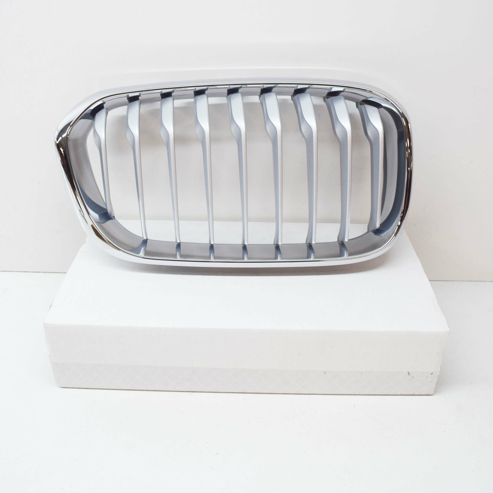 NEU BMW 1 F20 HEIZKÖRPER RECHTS KÜHLERGRILL 51137371688 7371688  