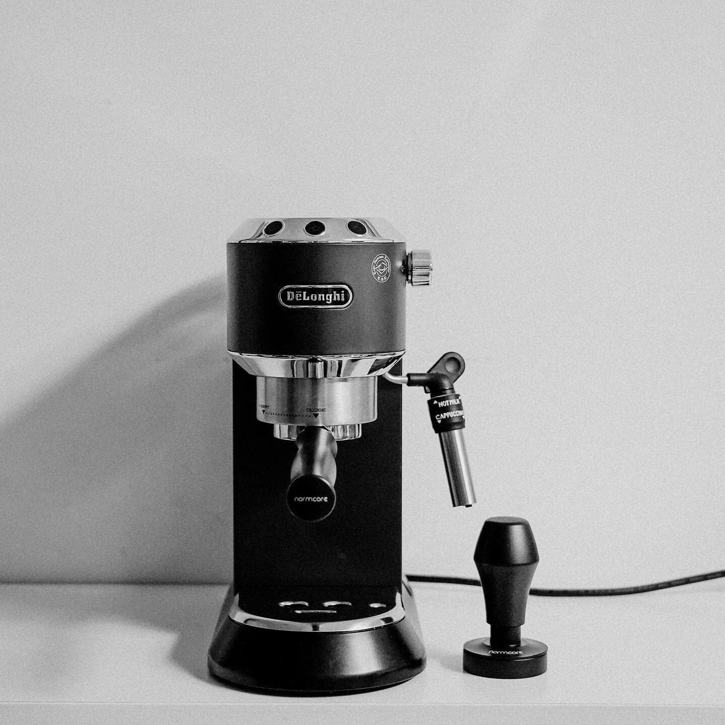 Professional Spring-Loaded Espresso Tamper - Perfect for Home Baristas and Cafes