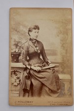 CABINET CARD OF PRETTY LADY BESIDE A POTTED PLANT, BY HOLLOWAY OF CHELTENHAM