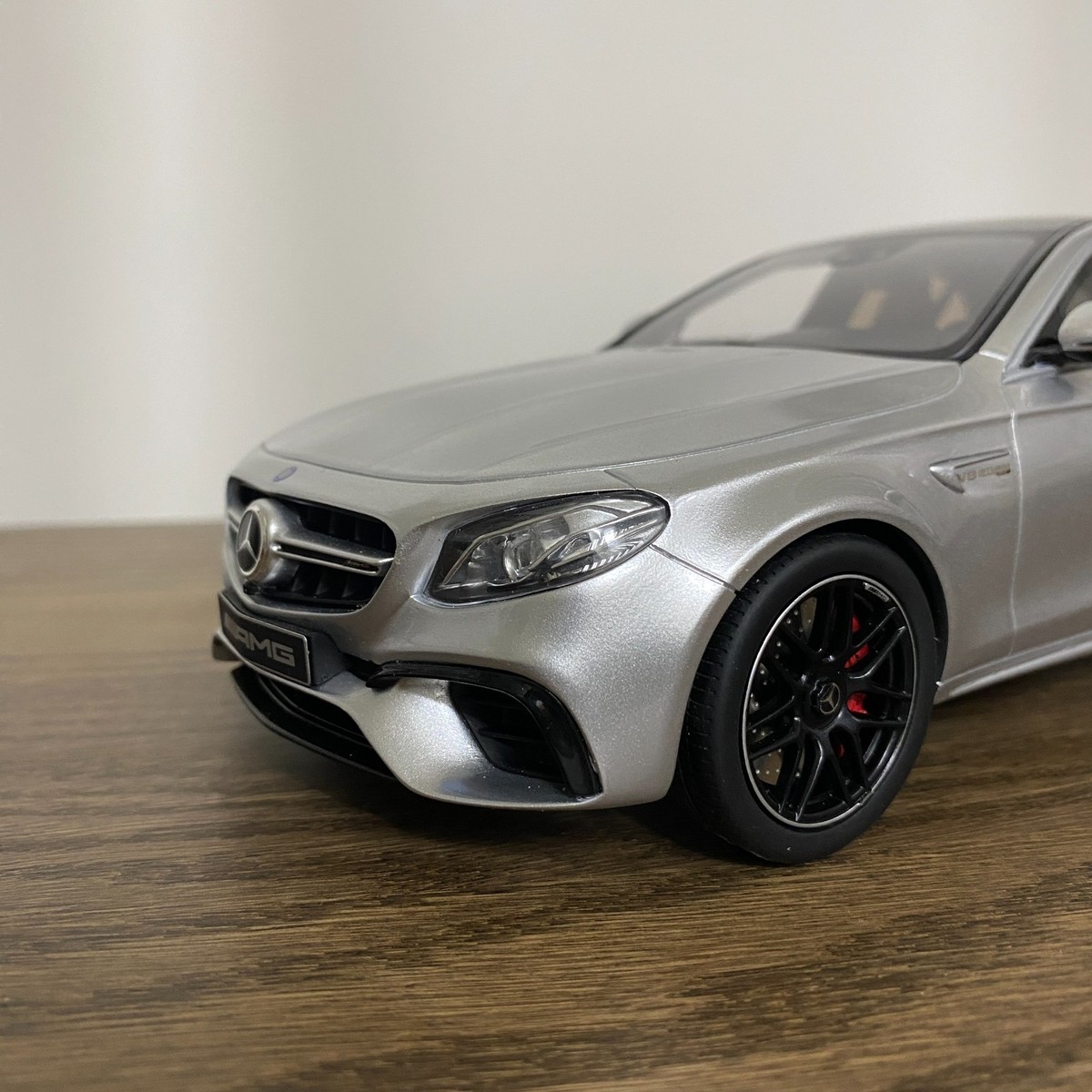 Mercedes-Benz AMG E63 セダン ミニカー1/18 GT Spirit 1/18 Mercedes Benz (w213)E63s AMG 4MATIC Silver(GT230