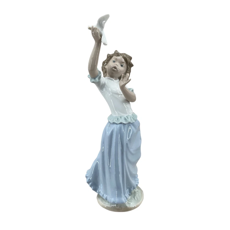 Lladro NAO Porcelain Figurine Girl with Dove 10" Tall Decor Art Vintage 1987 - Image 2 of 4