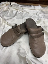 Women's Vionic Bedford Brown Leather Clogs, Size8