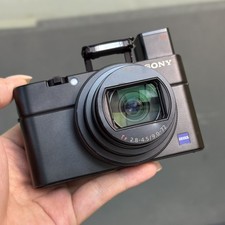 Sony Cyber-Shot DSC-RX100 VI RX100M6 Zeiss 24-200mm f/2.8-4.5 Zoom Lens Camera