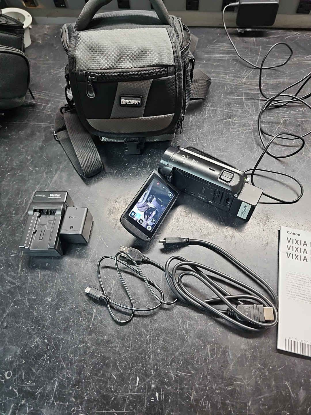 With 32x Optical 57x Adv. Zoom Bag Battery