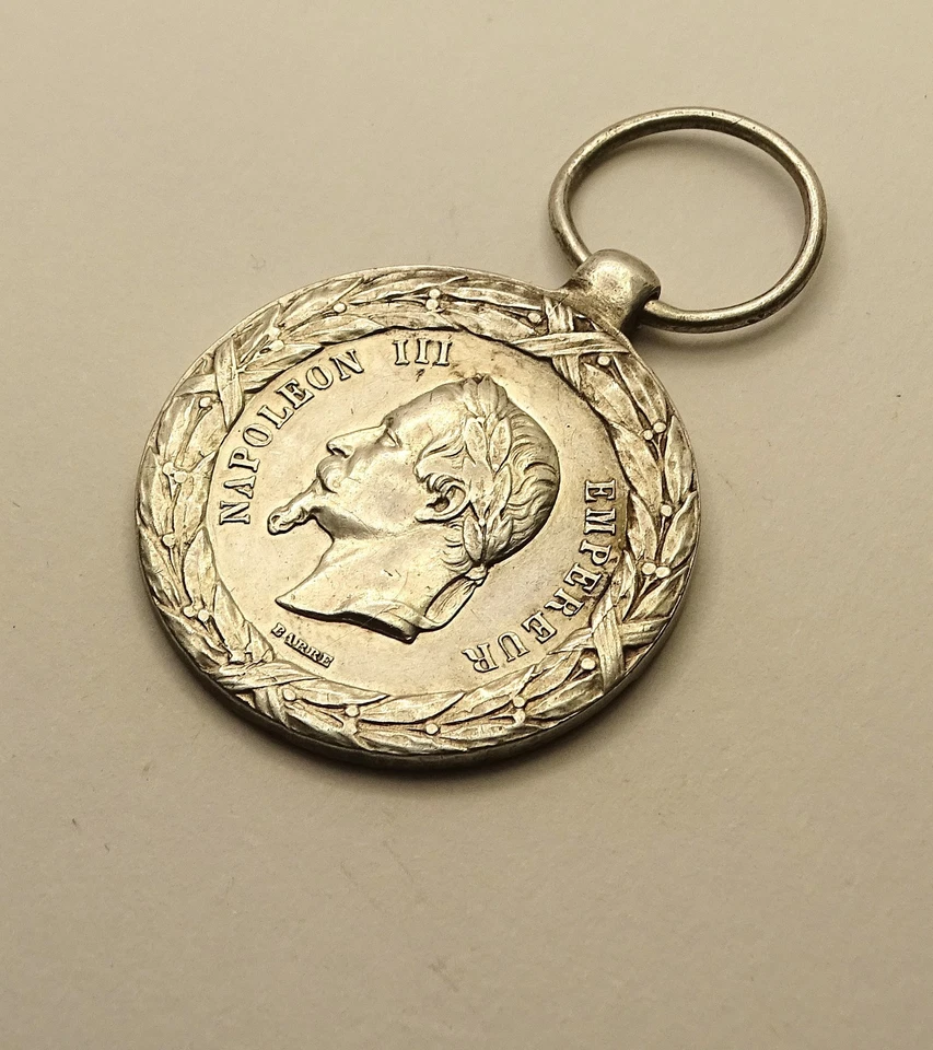 Medalla De La Campaña De Italia 1859. NAPOLEÓN III°. Plata - Imagen 2 de 2