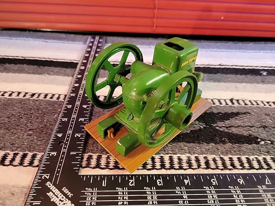 Ertl John Deere E Stationary Gas Engine 1/6 Diecast Hit And Miss Engine Replica - Image 4 of 4