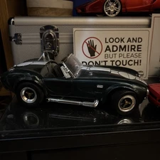 Vintage Yat Ming Road Signature 1964 Ford Shelby Cobra 417 S/C Green 1:18