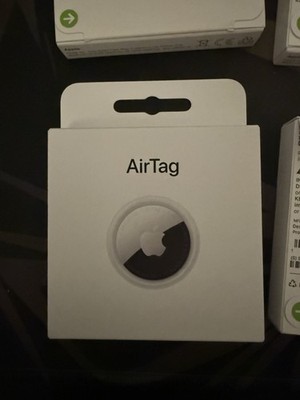 Apple AirTag 2nd Generation Bluetooth Tracker, *BRAND NEW, SEALED FREE SHIPPING*