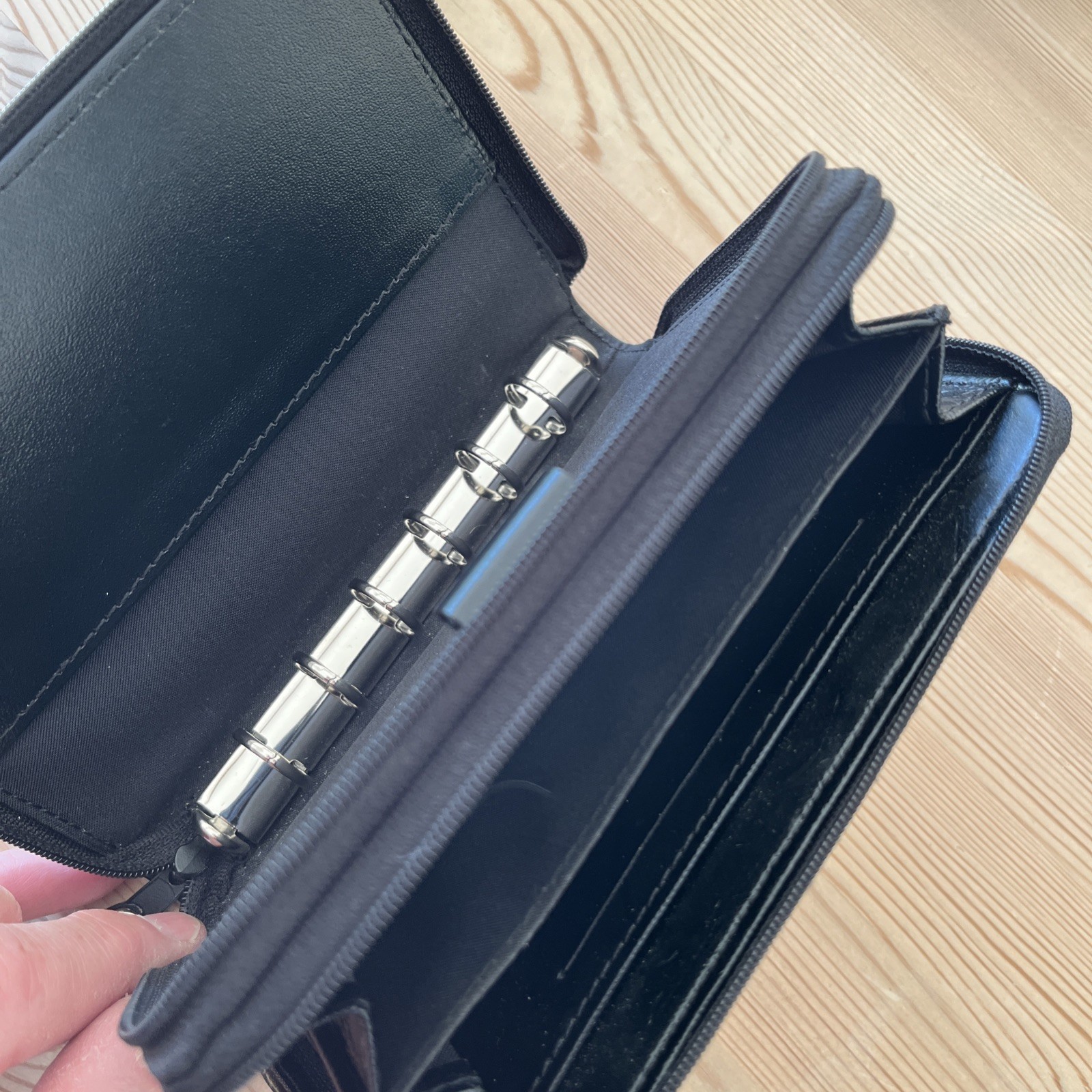 MICROFILE ORGANISER-ZIP PURSEFAX FILOFAX POCKET SIZE-BLACK SMOOTH LEATHER-RARE 