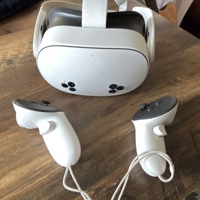 Meta Quest 2 Standalone VR Headset, White, Touch Controllers & Lanyards