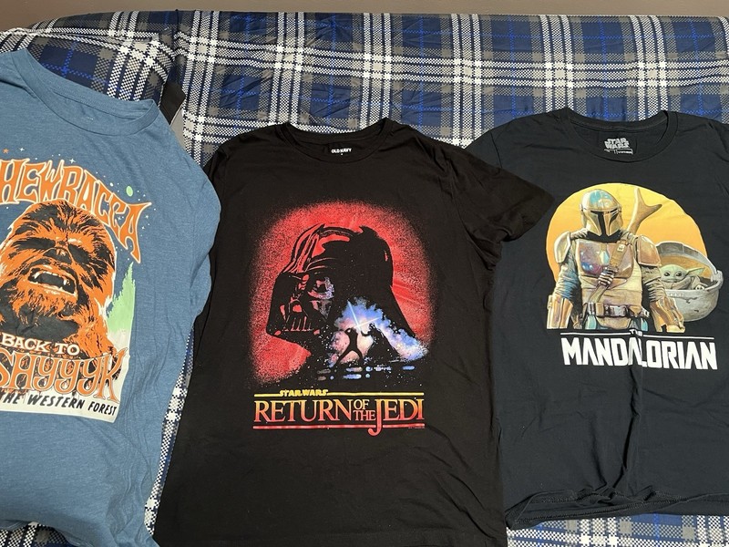 Star Wars Medium 3 T-shirt lot Mandalorian Return Of The Jedi Chewbacca shirt