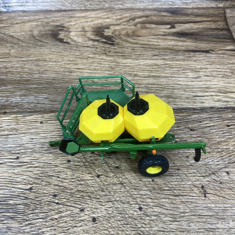 1/64 Ertl John Deere 1900 Commodity Cart - Image 2 of 4