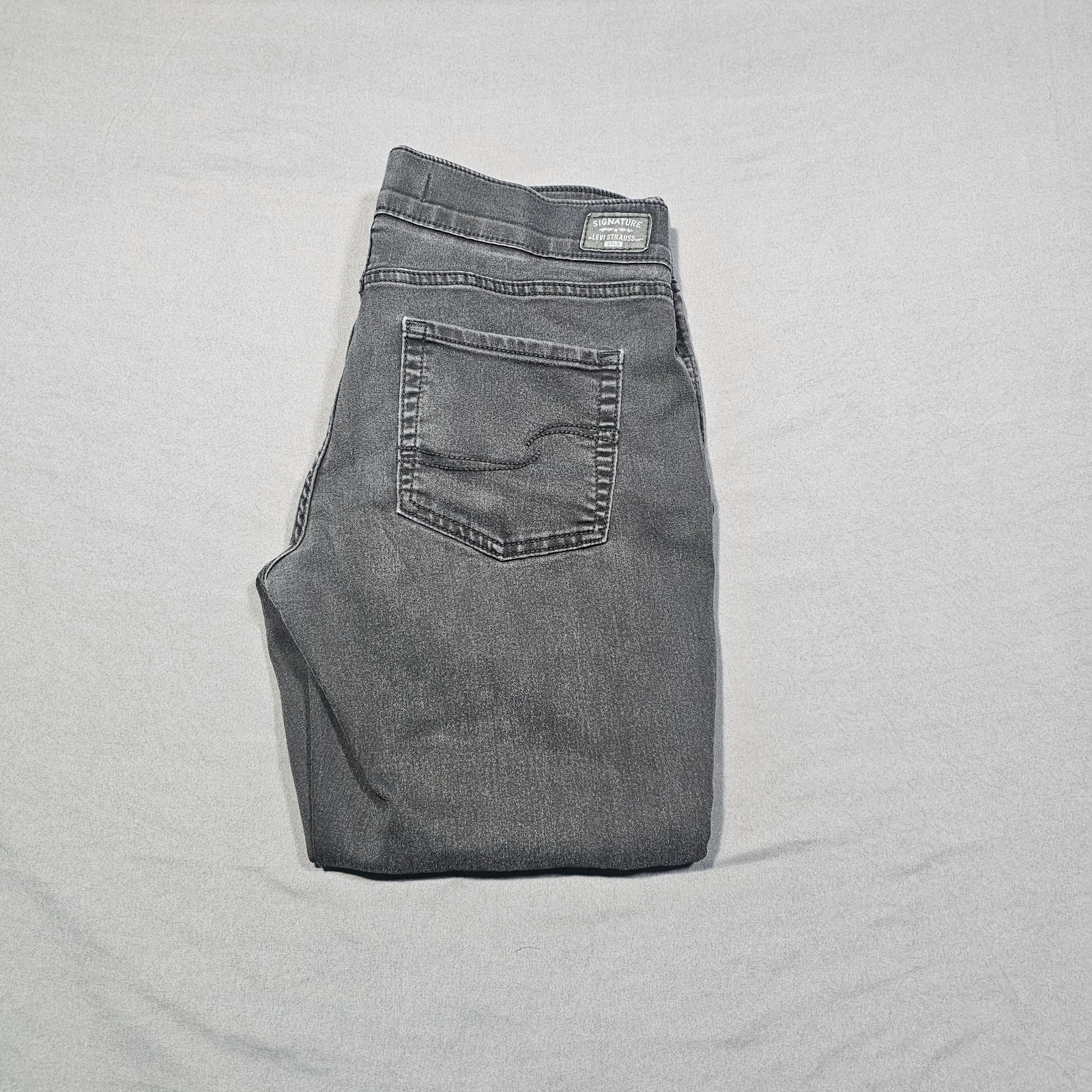 Signature Levi Strauss Totally Shaping Pull-On Skinny Black Womens Denim 12S 