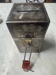 Handmade safe, 9.5 lbs with lock and key