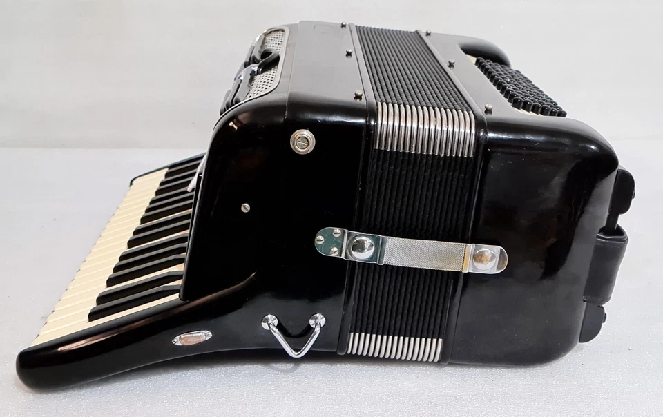 GIULIETTI P 72 COMPACT SIZE 72 BASS  Piano Accordion Akkordeon  VERY GOOD  RARE - Image 4 of 4