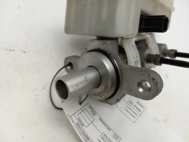 Dodge Avenger 2008-2014 cilindro maestro de freno Foto 3 de 4