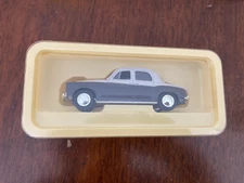 Lledo Vanguards - Rover P4 - beige/brown - 1.43 Scale Model Car VA19001